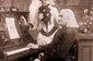 Louis Held: Franz Liszt junto con la violinista norteamericana Arma Senkrah en Weimar, 1885 (fotografía). Franz Liszt transcribió todas las sinfonías de Beethoven para piano. En este ciclo podrá escucharse su arreglo de la Sinfonía nº 8.