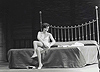 "La gata sobre el tejado de zinc caliente", de Tennessee Williams; dirección, Mario Gas. Fotografía de Manuel Martínez Muñoz. Teatro Español. Madrid, 1986.