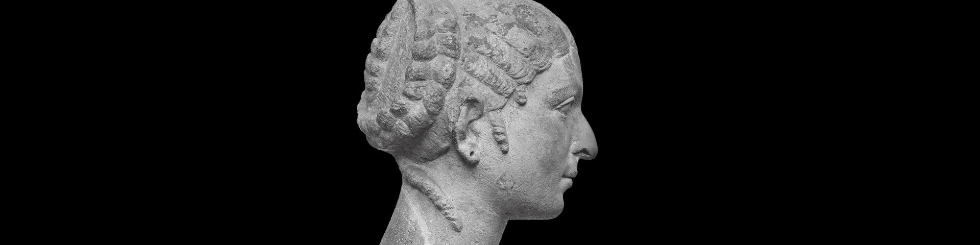 Cleopatra, a queen at the crossroads between East and West