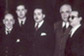 Tertulia del Lyon d’Or. De izquierda a derecha: José Cubiles, Federico Sopeña, pendiente de identificación, Gerardo Diego, Víctor Espinós, Joaquín Turina, Leopoldo Querol, Ricardo Viñes, Pedro Laín Entralgo, Jesús Rubio García Mina, Eugenio d’Ors, Joaquín Rodrigo, Víctor Ruíz Albéniz (sobrino de Albéniz), Antonio de las Heras
