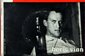 Chansons impossibles, 1956 (© Universal Music / photo Michel Cot / D.R.).Por iniciativa de Jacques Canetti, Boris Vian decidió cantar sus propios textos acompañado por una orquesta dirigida por Jimmy Walter. Grabados en 1955, estos discos fueron un fracaso de ventas.