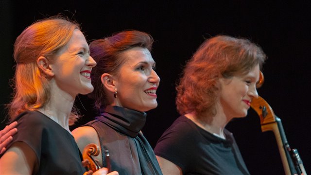 Teatralidad que devino en contención: ochenta años de tríos. El caso de Saint-Saëns