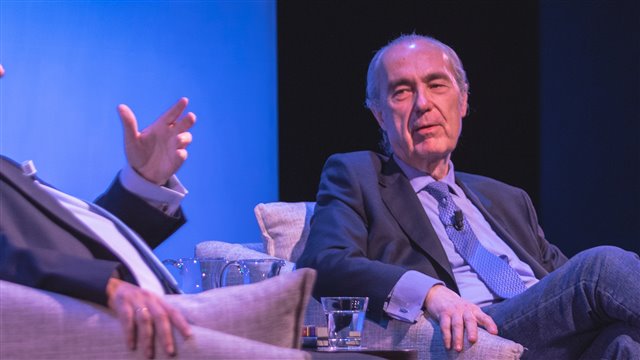 “Los poetas tenemos una cierta tendencia al striptease ”