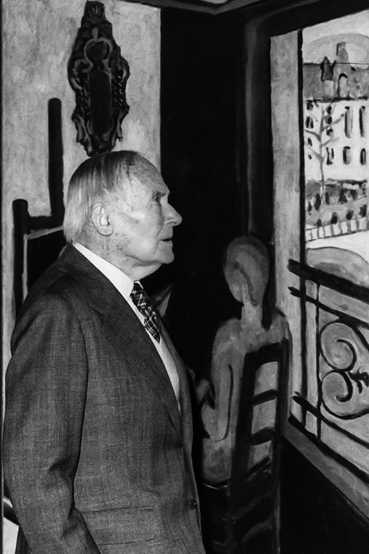 El pintor Joan Miró contempla el cuadro de Matisse, El pintor en su taller (1980)