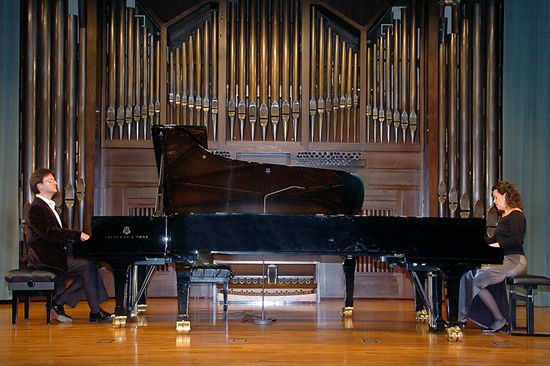 El grupo Atlantis Piano Dúo. Concierto homenaje al compositor Josep Soler (2005)