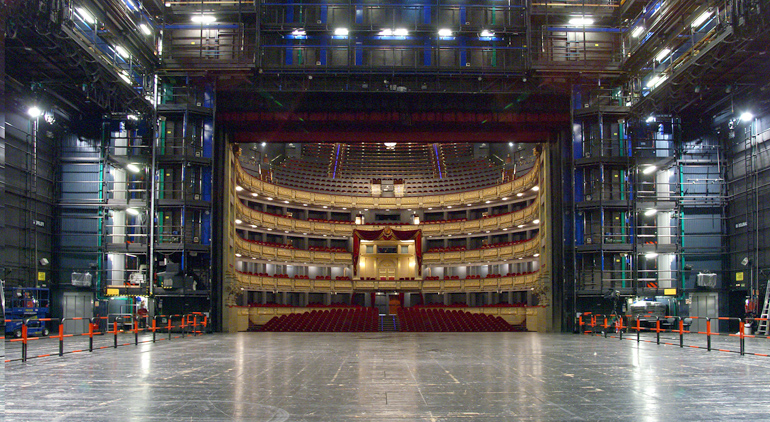 Escenario y sala del Teatro Real (Foto: Javier del Real)