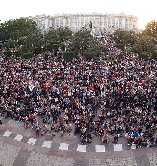 Plaza de Oriente, frente al Teatro Real (Madrid), durante la retransmisión de La Traviata el 8 de mayo de 2015 (Foto: Javier del Real)